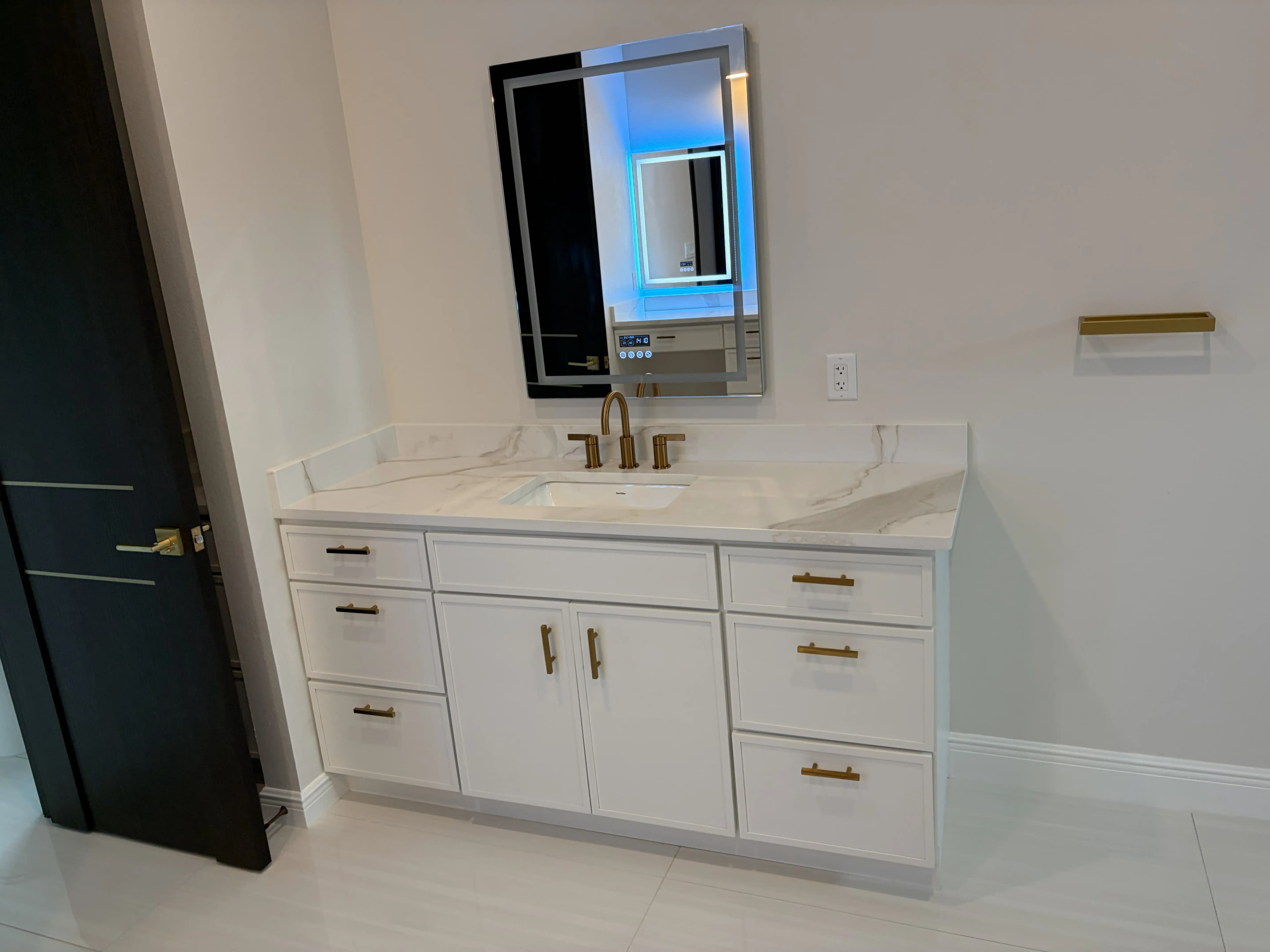 Quartz bathroom vanity countertop
